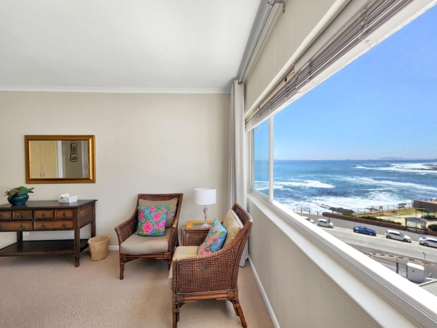 To Let 2 Bedroom Property for Rent in Sea Point Western Cape